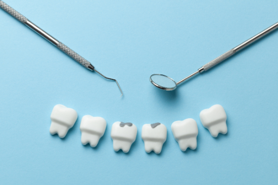 虫歯と治療器具のイメージ画像